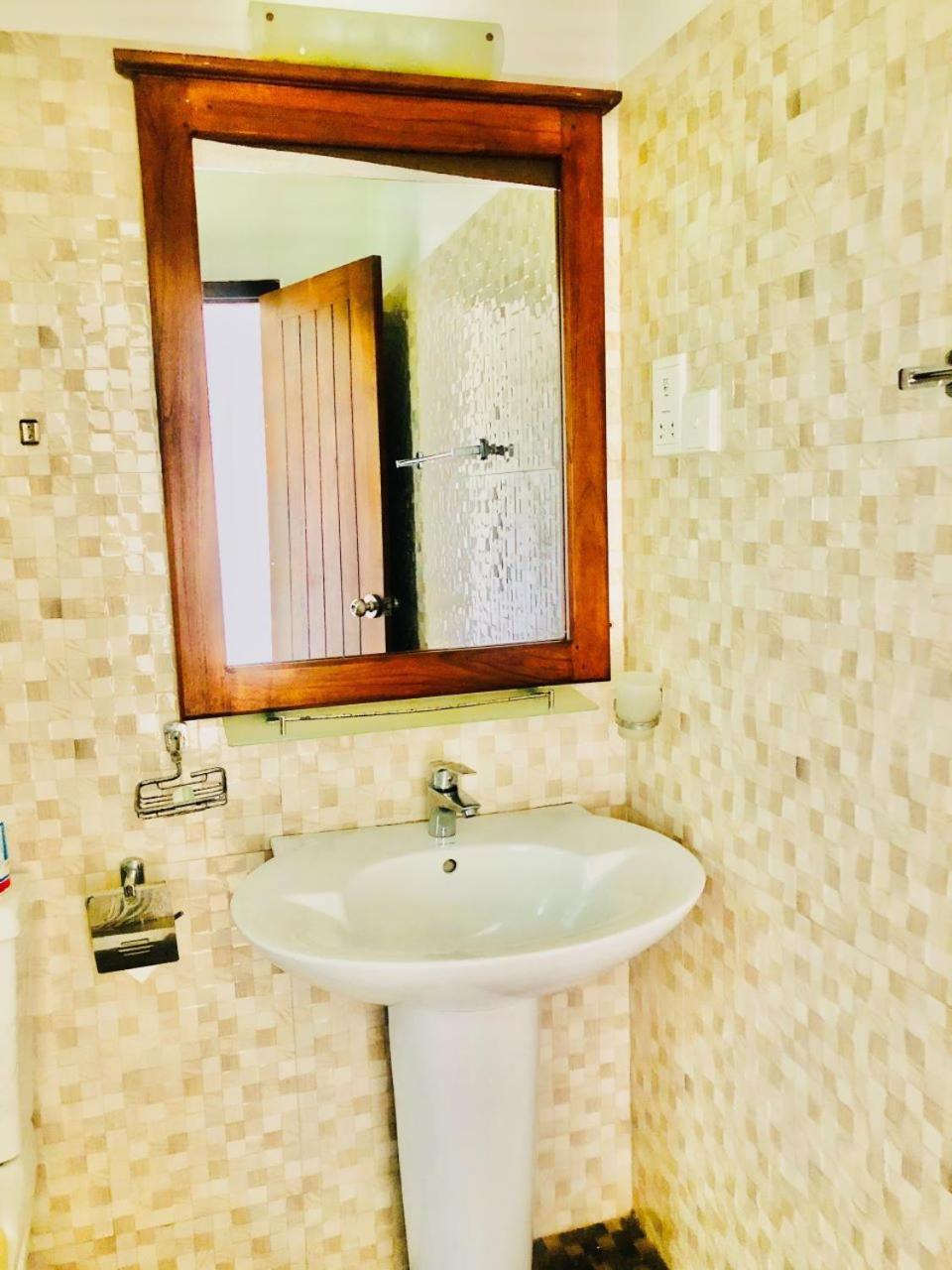 Ceylan Lodge أنرادابورام المظهر الخارجي الصورة