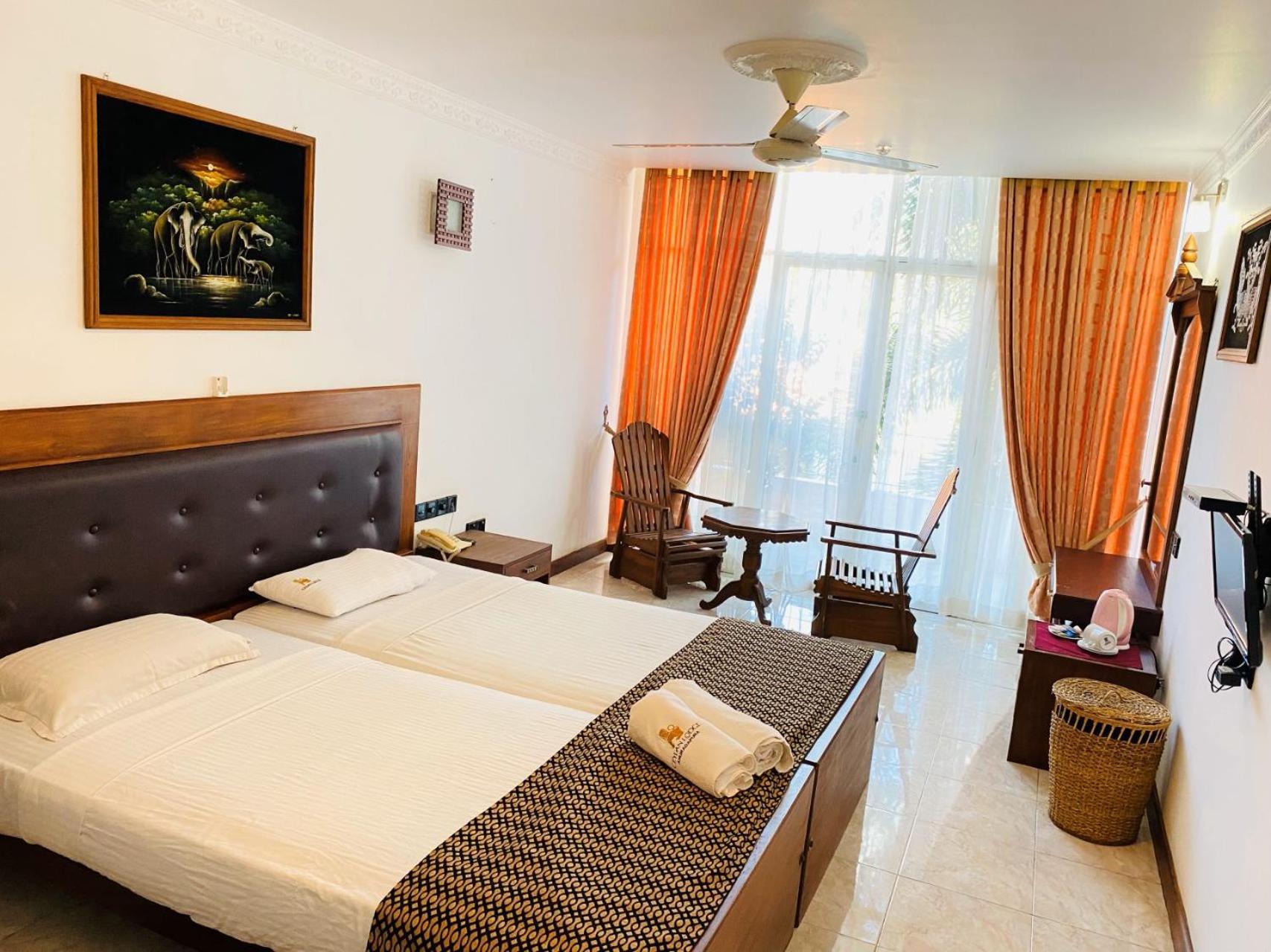 Ceylan Lodge أنرادابورام المظهر الخارجي الصورة