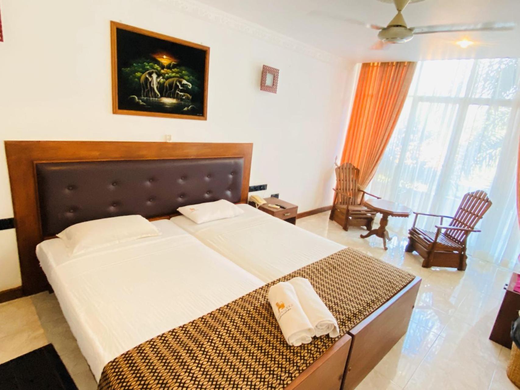 Ceylan Lodge أنرادابورام المظهر الخارجي الصورة