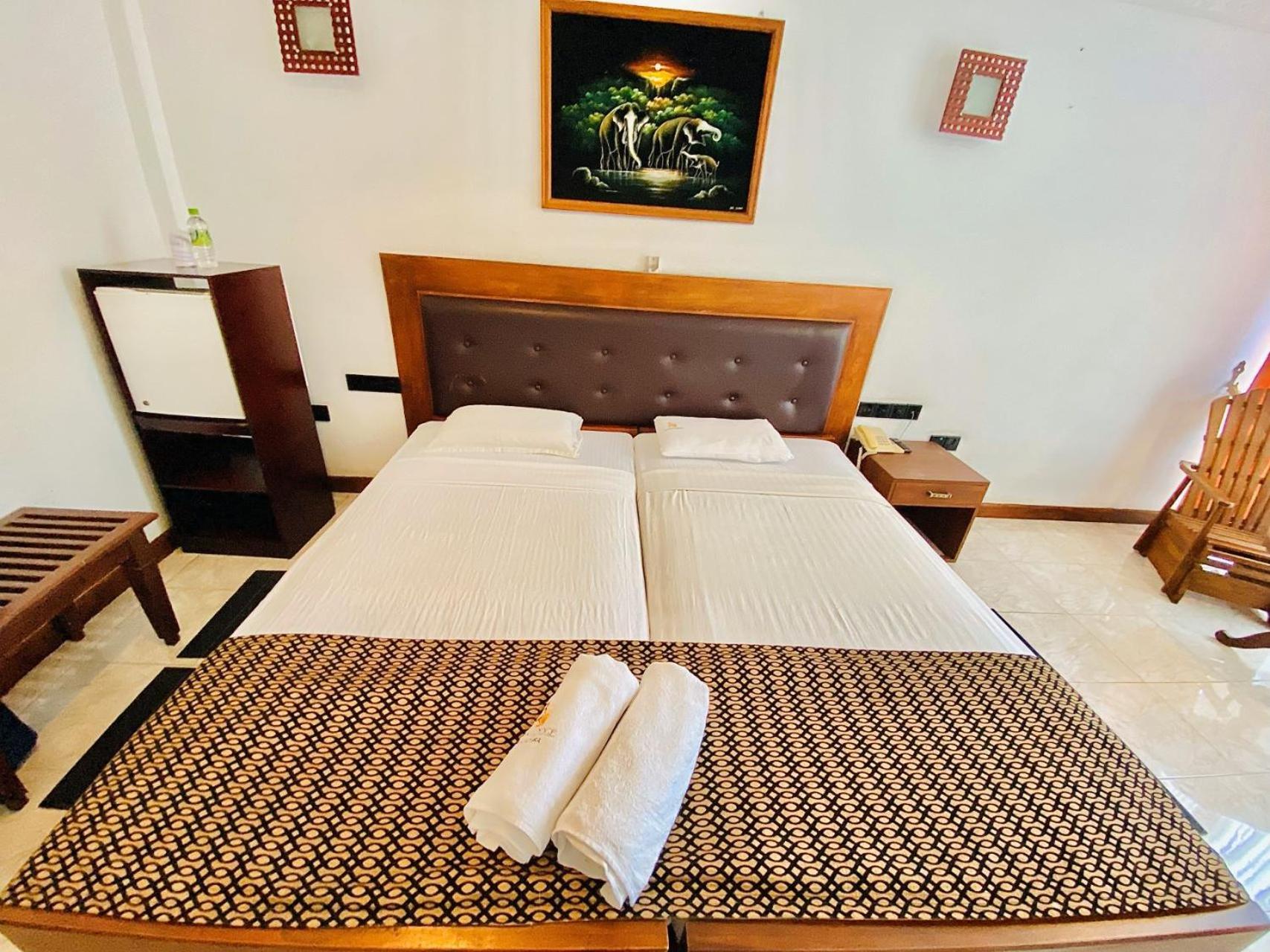 Ceylan Lodge أنرادابورام المظهر الخارجي الصورة