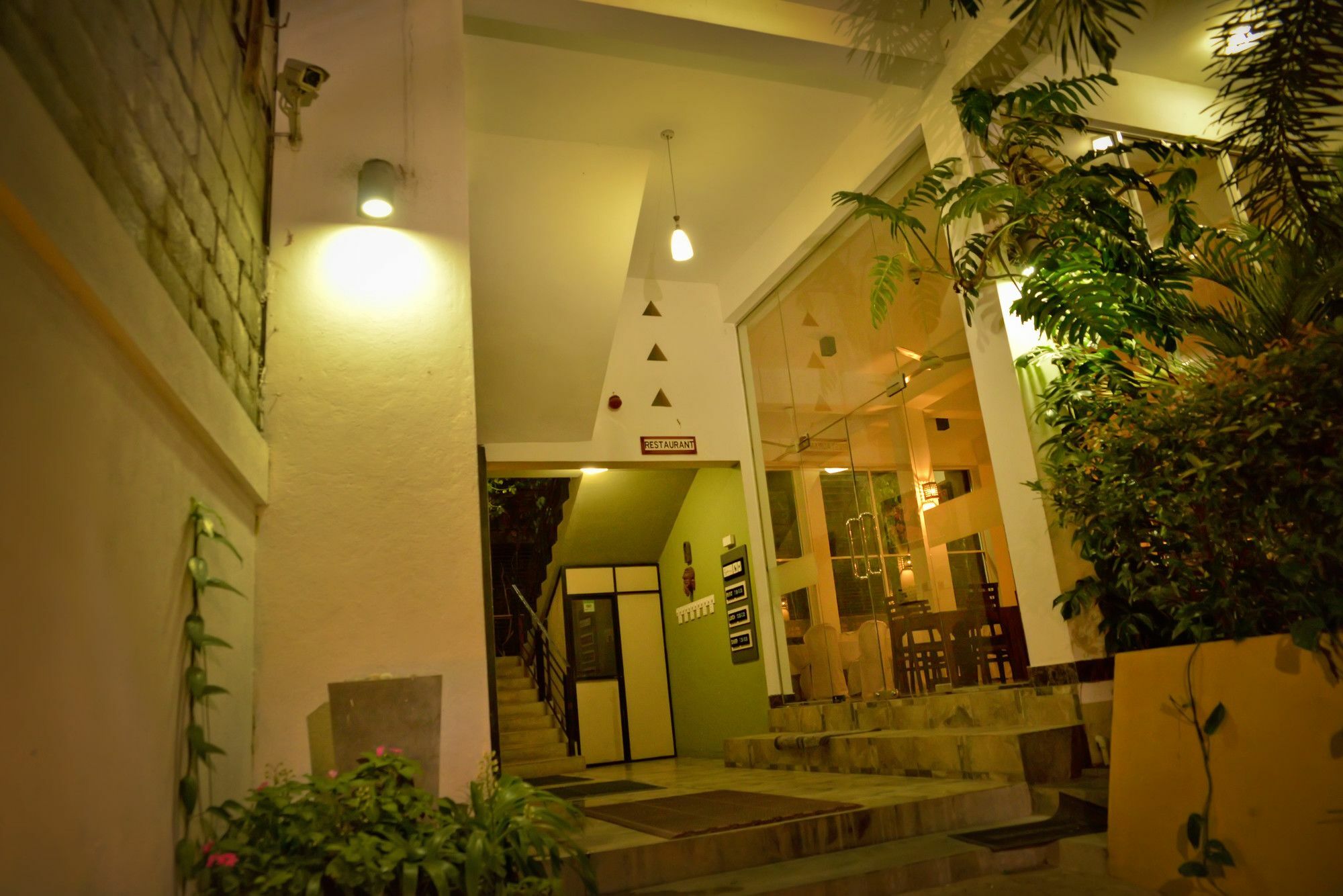 Ceylan Lodge أنرادابورام المظهر الخارجي الصورة